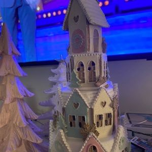 Large Abbott gingerbread house